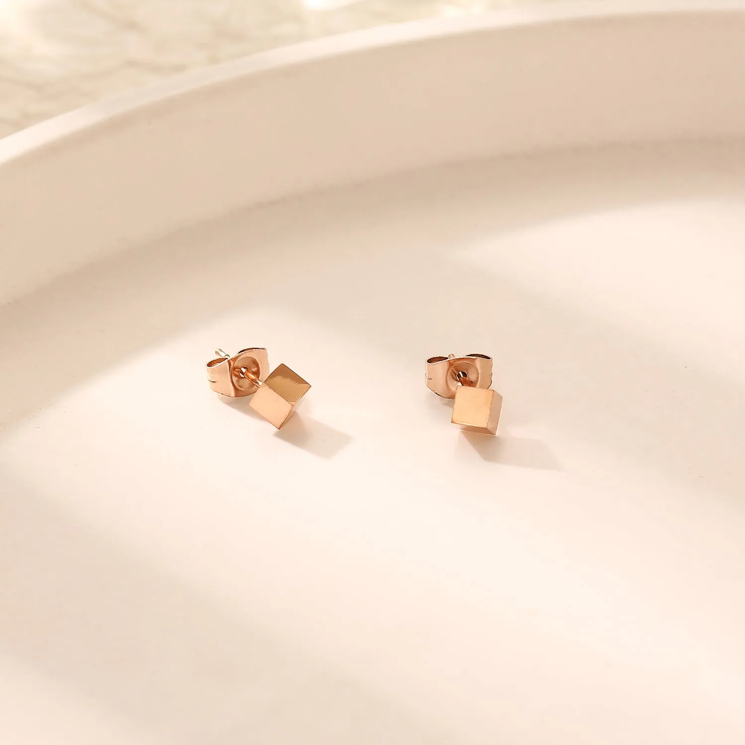 1 Pair Elegant Simple Style Solid Color Plating Stainless Steel 18k Gold Plated Ear Studs