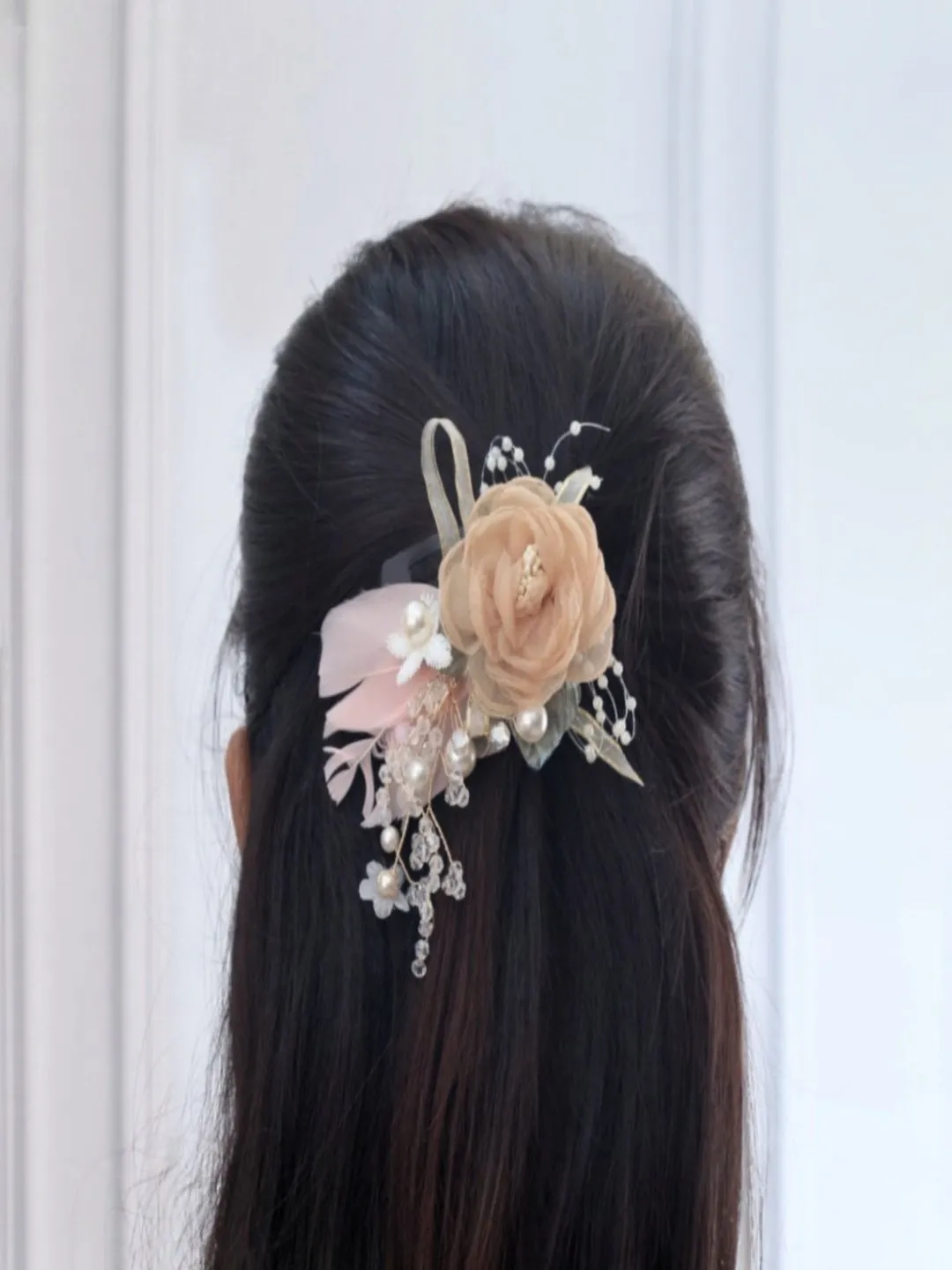 Blush and Charm: Chic Beige Rosette Flower Hair Clip with Soft Pink Feather and Pearl Embellishments